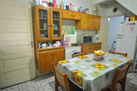 Casa à venda com 120m², 2 quartos e 2 vagasCozinha 