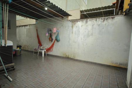 Casa à venda com 120m², 2 quartos e 2 vagasÁrea de serviço