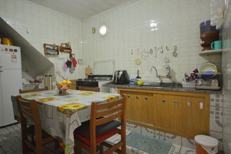 Casa à venda com 120m², 2 quartos e 2 vagasCozinha 