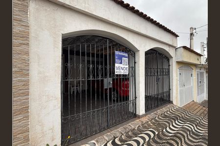 Casa à venda com 120m², 2 quartos e 2 vagasFachada 