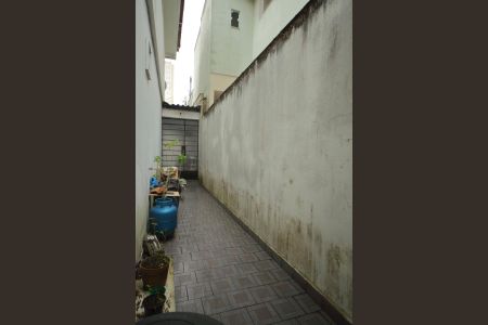 Casa à venda com 120m², 2 quartos e 2 vagasCorredor lateral 