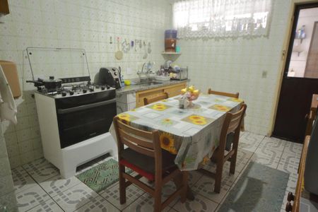 Casa à venda com 120m², 2 quartos e 2 vagasCozinha 