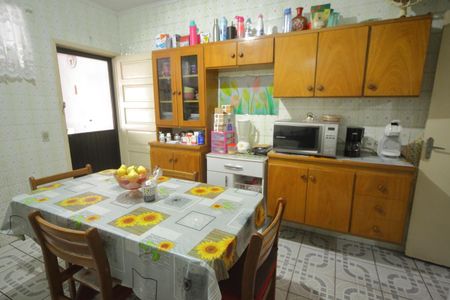 Casa à venda com 120m², 2 quartos e 2 vagasCozinha 
