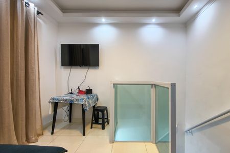 Sala de casa de condomínio para alugar com 2 quartos, 50m² em Maracanã, Praia Grande