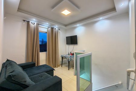 Sala de casa de condomínio para alugar com 2 quartos, 50m² em Maracanã, Praia Grande