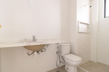 Apartamento à venda com 86m², 2 quartos e 1 vaga Apartamento à venda com 86m², 2 quartos e 1 vagaBanheiro da Suíte