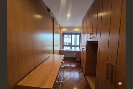 Apartamento à venda com 223m², 3 quartos e 3 vagasCloset