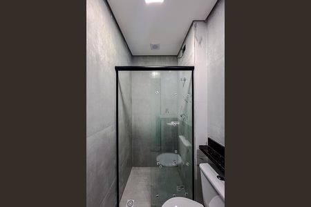 Banheiro social de apartamento para alugar com 2 quartos, 44m² em Água Rasa, São Paulo