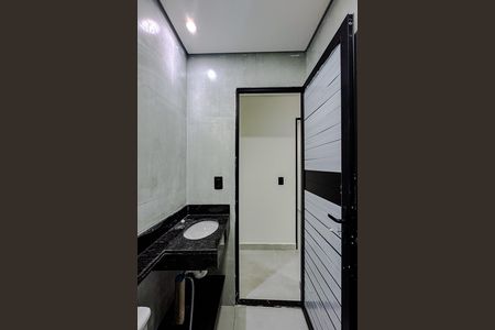 Banheiro social de apartamento para alugar com 2 quartos, 44m² em Água Rasa, São Paulo