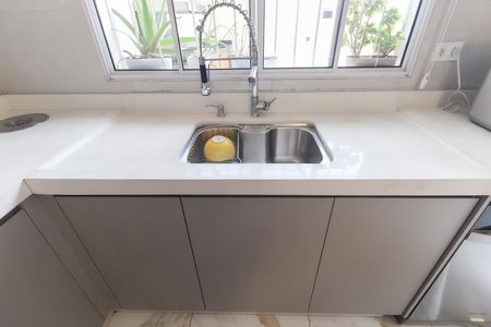 Casa à venda com 70m², 2 quartos e 2 vagas Casa à venda com 70m², 2 quartos e 2 vagasCozinha
