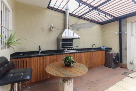 Casa à venda com 70m², 2 quartos e 2 vagas Casa à venda com 70m², 2 quartos e 2 vagasÁrea de Serviço - Churrasqueira
