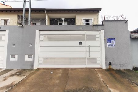 Casa à venda com 70m², 2 quartos e 2 vagas