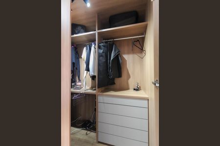 Casa à venda com 70m², 2 quartos e 2 vagas Casa à venda com 70m², 2 quartos e 2 vagasCloset do Quarto 1