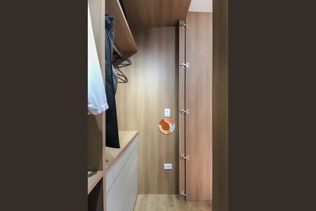 Casa à venda com 70m², 2 quartos e 2 vagas Casa à venda com 70m², 2 quartos e 2 vagasCloset do Quarto 1