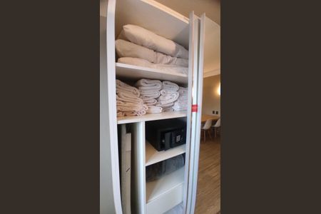Sala de apartamento à venda com 1 quarto, 42m² em Alphaville, Barueri