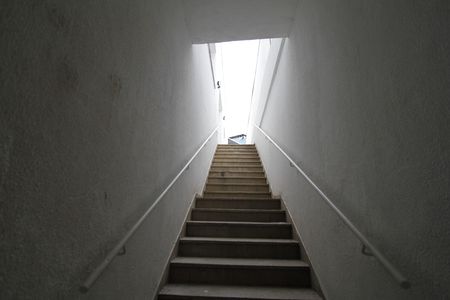 Casa para alugar com 100m², 2 quartos e sem vagaescada