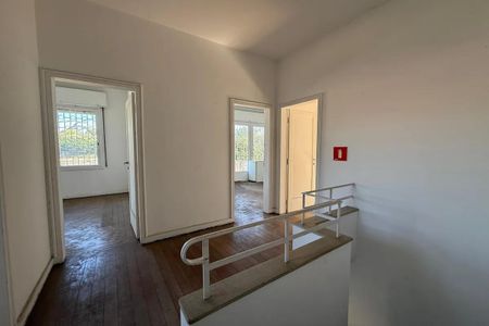 Casa para alugar com 459m², 4 quartos e 4 vagas Casa para alugar com 459m², 4 quartos e 4 vagasQuarto