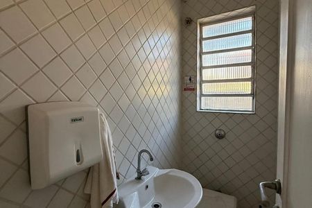 Casa para alugar com 459m², 4 quartos e 4 vagas Casa para alugar com 459m², 4 quartos e 4 vagasBanheiro