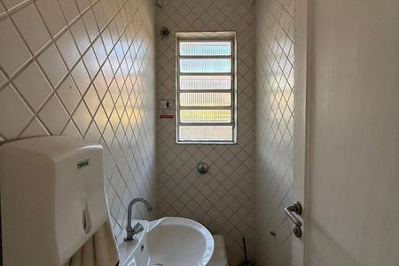 Casa para alugar com 459m², 4 quartos e 4 vagas Casa para alugar com 459m², 4 quartos e 4 vagasBanheiro