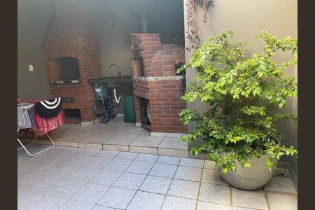 Área externa de casa à venda com 3 quartos, 250m² em Jardim Lar Sao Paulo, São Paulo