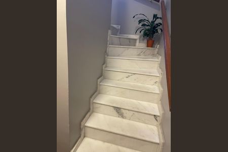 Escada de casa à venda com 3 quartos, 250m² em Jardim Lar Sao Paulo, São Paulo
