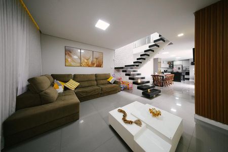 Sala de casa à venda com 3 quartos, 250m² em Cangaiba, São Paulo