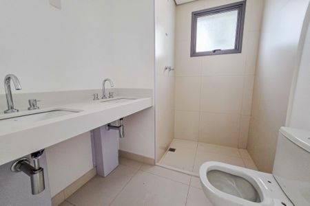 Apartamento à venda com 153m², 4 quartos e 3 vagas Apartamento à venda com 153m², 4 quartos e 3 vagasBanheiro da Suíte 1