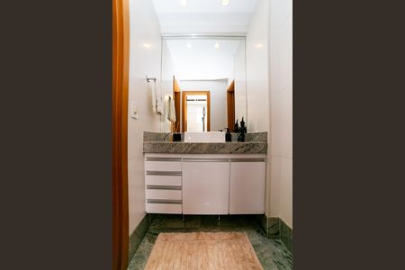 Apartamento à venda com 144m², 4 quartos e 4 vagas Apartamento à venda com 144m², 4 quartos e 4 vagasBanheiro Social