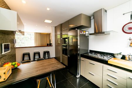 Apartamento à venda com 144m², 4 quartos e 4 vagas Apartamento à venda com 144m², 4 quartos e 4 vagasCozinha