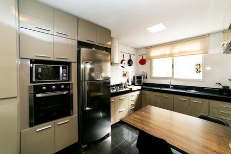 Apartamento à venda com 144m², 4 quartos e 4 vagas Apartamento à venda com 144m², 4 quartos e 4 vagasCozinha