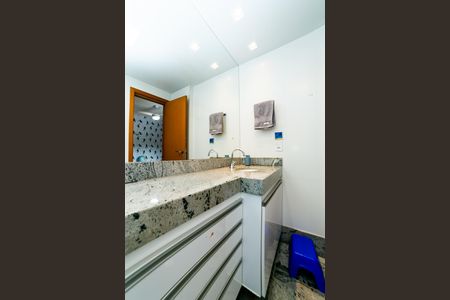 Apartamento à venda com 144m², 4 quartos e 4 vagas Apartamento à venda com 144m², 4 quartos e 4 vagasBanheiro da Suíte 2