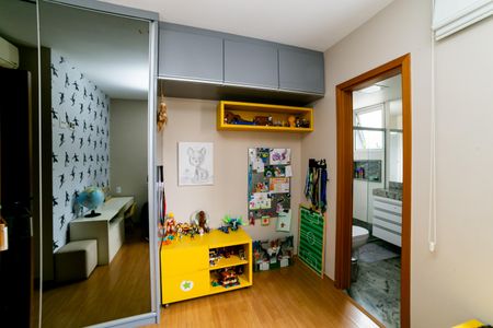 Apartamento à venda com 144m², 4 quartos e 4 vagas Apartamento à venda com 144m², 4 quartos e 4 vagasSuíte 2