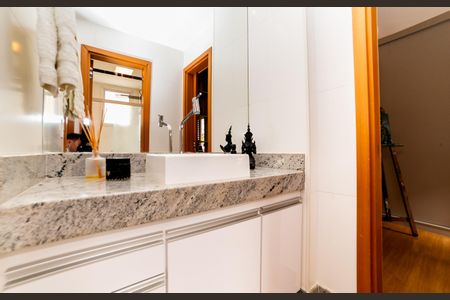 Apartamento à venda com 144m², 4 quartos e 4 vagas Apartamento à venda com 144m², 4 quartos e 4 vagasBanheiro Social