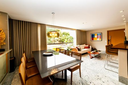 Apartamento à venda com 144m², 4 quartos e 4 vagas Apartamento à venda com 144m², 4 quartos e 4 vagasSala