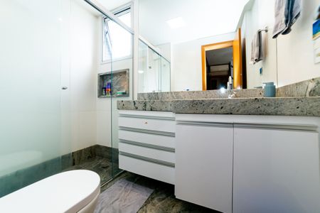 Apartamento à venda com 144m², 4 quartos e 4 vagas Apartamento à venda com 144m², 4 quartos e 4 vagasBanheiro da Suíte 2