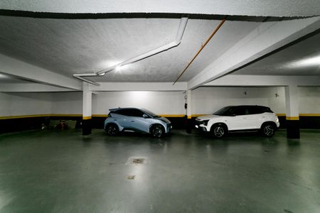 Apartamento à venda com 144m², 4 quartos e 4 vagas Apartamento à venda com 144m², 4 quartos e 4 vagasGaragem