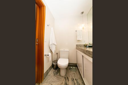 Apartamento à venda com 144m², 4 quartos e 4 vagas Apartamento à venda com 144m², 4 quartos e 4 vagasBanheiro da Suíte 1