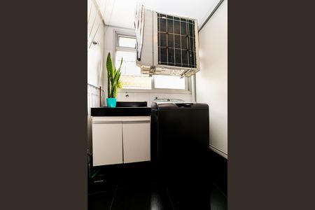 Apartamento à venda com 144m², 4 quartos e 4 vagas Apartamento à venda com 144m², 4 quartos e 4 vagasÁrea de Serviço