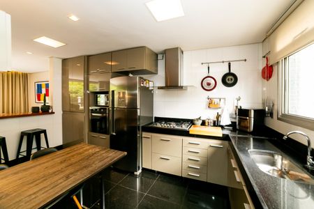Apartamento à venda com 144m², 4 quartos e 4 vagas Apartamento à venda com 144m², 4 quartos e 4 vagasCozinha