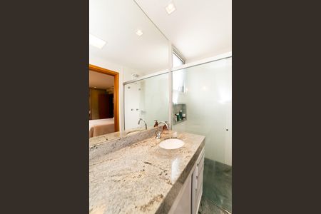 Apartamento à venda com 144m², 4 quartos e 4 vagas Apartamento à venda com 144m², 4 quartos e 4 vagasBanheiro da Suíte 1