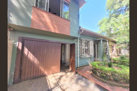 Casa à venda com 130m², 3 quartos e 2 vagas Casa à venda com 130m², 3 quartos e 2 vagasFachada