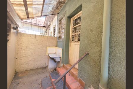Casa à venda com 130m², 3 quartos e 2 vagas Casa à venda com 130m², 3 quartos e 2 vagasÁrea externa