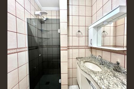 Casa para alugar com 78m², 2 quartos e 2 vagas Casa para alugar com 78m², 2 quartos e 2 vagasBanheiro da Suíte