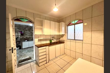 Casa para alugar com 78m², 2 quartos e 2 vagas Casa para alugar com 78m², 2 quartos e 2 vagasCozinha
