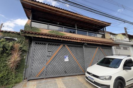 Fachada com placa de casa à venda com 3 quartos, 275m² em Jardim Santa Mena, Guarulhos