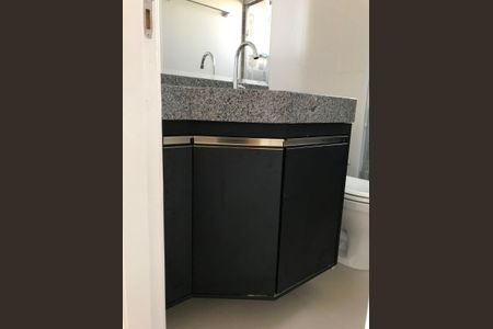 Apartamento à venda com 77m², 2 quartos e 2 vagas Apartamento à venda com 77m², 2 quartos e 2 vagasBanheiro