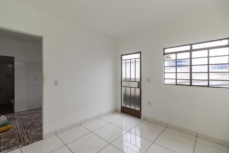 Casa para alugar com 40m², 1 quarto e sem vaga Casa para alugar com 40m², 1 quarto e sem vagaSala