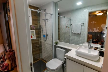 Apartamento à venda com 96m², 2 quartos e 2 vagas Apartamento à venda com 96m², 2 quartos e 2 vagasBanheiro da Suíte 1