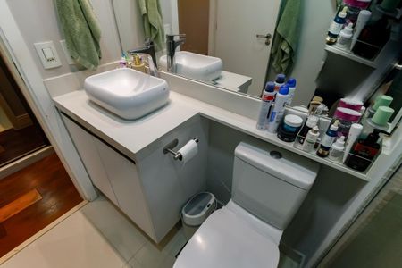 Apartamento à venda com 96m², 2 quartos e 2 vagas Apartamento à venda com 96m², 2 quartos e 2 vagasBanheiro da Suíte 2