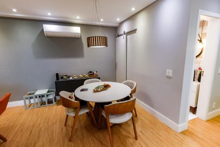 Apartamento à venda com 96m², 2 quartos e 2 vagas Apartamento à venda com 96m², 2 quartos e 2 vagasDetalhe Sala